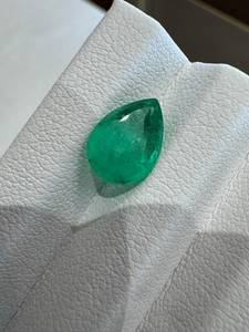 Émeraude Verte Naturelle Colombienne Coupe Poire 1.95CT Pierre Précieuse Libre avec Effet de Couleur pour la Fabrication de Bijoux Zehra Gems Jeweller - Product Image 1