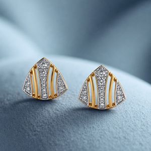 Boucles d'oreilles clous en or jaune avec diamant de laboratoire, motif bouclier géométrique en éventail - Product Image 3