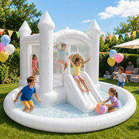 Château gonflable commercial blanc avec toboggan et piscine aquatique pour fêtes d'enfants, événements en plein air et entreprises de location