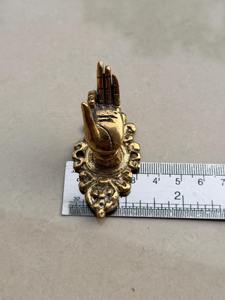 Crochet mural décoratif vintage en laiton, style classique, idéal pour suspendre des parapluies, des imperméables et des articles utilitaires, provenant d'Inde. - Product Image 4