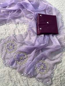 ผ้าส่าหรีปักลายคริสตัลมุก พร้อมงานปักมือแบบคัทลีสวยงาม งานปักมุกเดนา และลายอาร์โค โบดาร์ทั่วทั้งผืน - Product Image 5