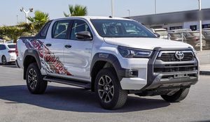 Toyota Hilux Adventure 2025 Usada de Alta Calidad, 4.0L V6 Gasolina, Automática, Recién Llegada, Autos Impecables en Venta - Product Image 2