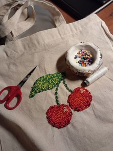 Sac fourre-tout brodé de grande capacité avec un élégant motif floral fait main - Product Image 1