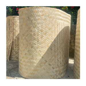 Revêtement en bambou tressé rustique, rouleau de tapis en bambou naturel pour la finition des murs de villas tropicales, la doublure de plafond et l'aménagement intérieur des gîtes. - Product Image 1
