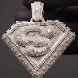 จี้เพชรโมอิสซาไนต์ทรงบาแกตต์และทรงกลมแบบฝังเพชรเต็มวง รูปซูเปอร์แมน สร้อยคอเงินแท้ 925 สไตล์ฮิปฮอป จากผู้ผลิตเครื่องประดับ - Product Image 1