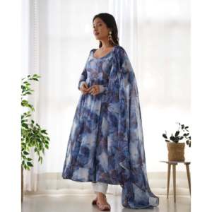 Magnifique robe Anarkali taille XS avec pantalon et dupatta pour les fêtes - Product Image 2