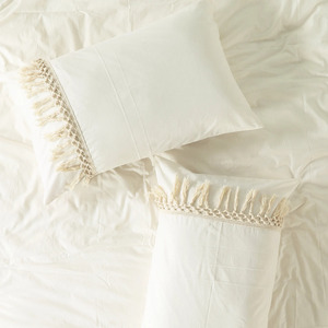 Taies d'oreiller classiques en coton 300TC avec garniture à pompons, lot de 2, design brodé pour hôtels et usage domestique - Product Image 1