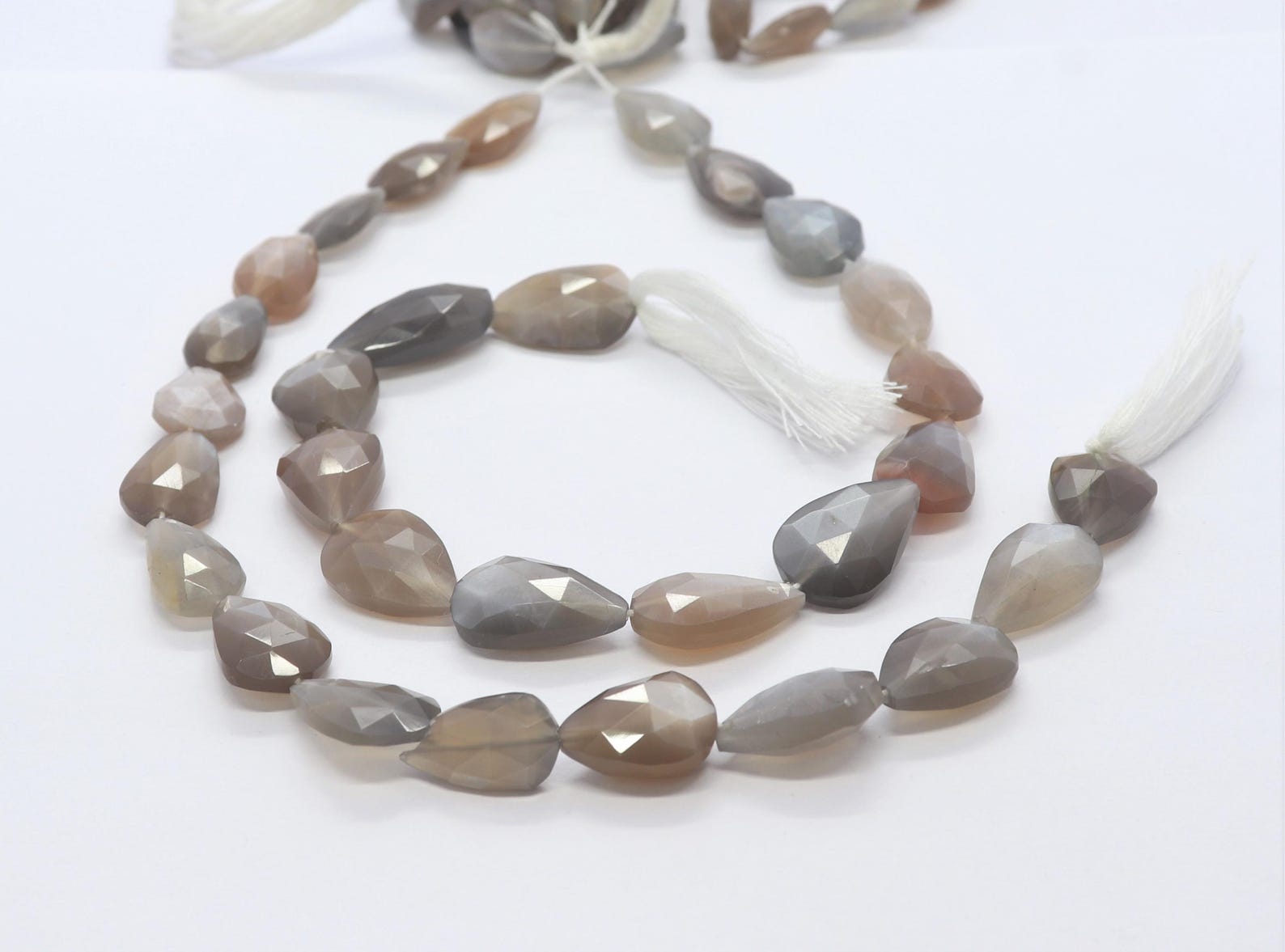 เช่นเดียวกับรูปภาพ