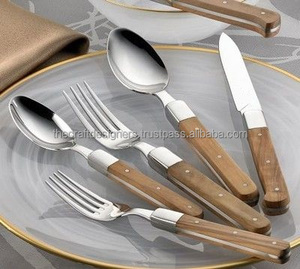 Juego de cubiertos de metal pulido liso con agarre cómodo diseñado para proporcionar funcionalidad elegante y calidad duradera - Product Image 6