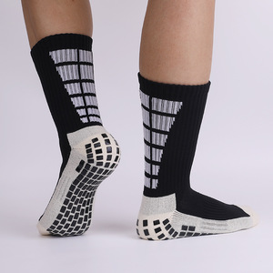 Chaussettes de sport rouges à motif géométrique avec semelle antidérapante pour le basketball, pour adultes, vêtements de sport d'été - Product Image 6