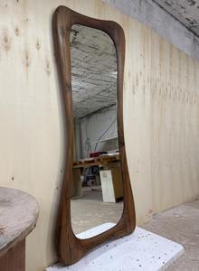 Miroir mural artisanal en bois de noyer Art Déco, écologique, avec cadre au design moderne pour hôtels - Product Image 5