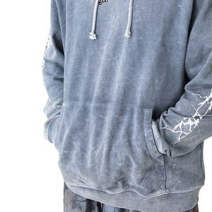 เสื้อฮู้ดดี้โอเวอร์ไซส์ผู้ชาย สีเทา ผ้าฝ้ายเฟรนช์เทอร์รี่ ลุคสบายๆ แขนยาว มีกระเป๋า ดีไซน์พิมพ์ลายสีขาวที่แขนขวา - Product Image 5