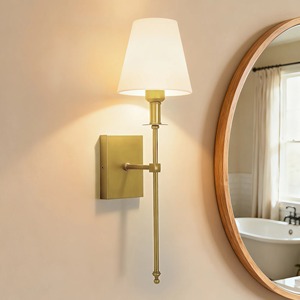 โคมไฟติดผนังทองเหลืองทรงสี่เหลี่ยม ดีไซน์งานฝีมือโลหะสไตล์ทันสมัย - Product Image 5