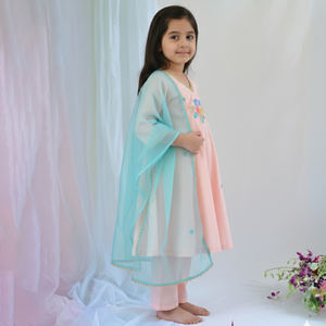 Kurtis de Algodón de Primera Calidad con Mangas Largas y Trabajo Artesanal para Vestidos Étnicos Festivos de Moda Disponibles a Precio de Mayoreo - Product Image 2