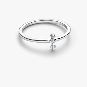 Anillo de Plata de Ley 925 con Diamante Cultivado en Laboratorio, Estilo Minimalista de Lujo para Mujer – Joyería Fina, Apilable, Estilo Minimalista - Product Image 1