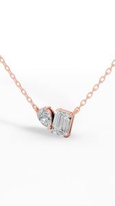 Collier pendentif Toi et Moi en or 14 carats avec diamants de laboratoire, pierres taillées poire et émeraude sur une chaîne au design moderne et élégant - Product Image 6