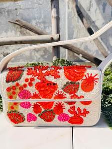 Sac à main brodé contemporain avec perles, fourre-tout à bandoulière classique orné de fleurs, sac de mode élégant et décoratif pour femme - Product Image 6