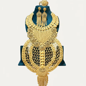 ชุดเครื่องประดับเจ้าสาว MOLL JEWELLERS ทองชุบอัลลอยด์ 24K หรูหรา ประกอบด้วยสร้อยคอแบบมีจี้พู่ห้อยหลายชั้น ต่างหูเข้าชุด และแหวนประดับเพชรซิร์คอน - Product Image 1