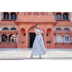 เดรสชีฟองสีเทาแบบไร้สายรัดไหล่ ทรงเอไลน์ เอวทรงเอ็มไพร์ ระบายอากาศได้ดี ทรงซิลลูเอทแบบไล่ระดับ สีเทา ไซส์ XS - Product Image 1