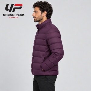 Veste matelassée pour homme de qualité supérieure avec finition en tissu mat, détails de fermeture éclair coordonnés et style minimaliste moderne - Product Image 4