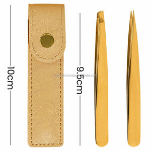 Pinzas Profesionales Doradas Inclinadas para Depilación de Cejas, Uso Estético, con Estuche de PU - Product Image 2