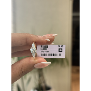 Anillo de Compromiso Exclusivo con Tres Diamantes Cultivados en Laboratorio, Corte Redondo, con Piedras Laterales en Forma de Pera, 1.1CT VVS VS EF, Oro Sólido para Mujer - Product Image 3