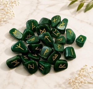 Juego de 25 Piedras Grandes de Runas Nórdicas Talladas en Jade Verde, Piedras de Angelita para Adivinación, Ágata Espiritual Ruhe, Origen Gujarat - Product Image 2