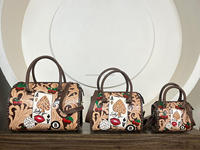 Nouvel Arrivage 2026 Sac de Voyage Speedy en Cuir Repoussé Grande Taille, Motif Dés de Poker Cerise avec As, Sac à Main Cowgirl Vintage