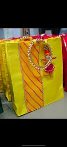 Juego de Bolsas de Regalo Bandhani de Rajastán Hechas a Mano en Colores Vibrantes, Diseñadas para Elevar la Experiencia de Regalos Festivos con un Encanto Étnico Atemporal - Product Image 2