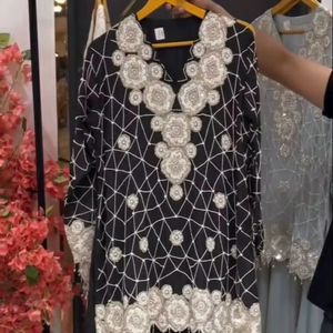 ชุดสัลวาร์ปักลายสีเขียวขวดพิเศษสำหรับวันอีด งานปักมุกหรูหราสำหรับงานรอมฎอน ชุดสำหรับผู้หญิงมุสลิม ประจำปี 2026 - Product Image 1