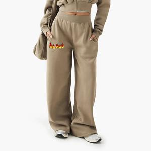 Pantalones de chándal personalizados para mujer, holgados, de algodón polar, con bordado, cintura media, patchwork, efecto apilado, estilo jogger, con rayas, pierna ancha y corte recto - Product Image 1