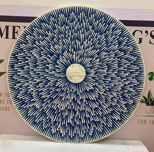 Table basse incrustée d'os unique et intemporelle Votre décoration d'intérieur doit avoir - Product Image 1