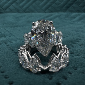 Anillo de Compromiso con Diamante en Forma de Pera de 15.08 CT, Certificado por IGI, en Oro Blanco de 18K, Joyería Fina de Lujo para Novias - Product Image 4