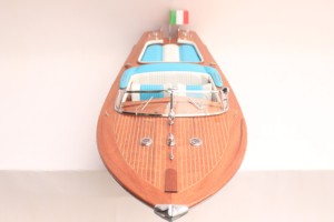 Modèle de bateau rapide italien artisanal RIVA AQUARAMA, finition bois poli, 50 cm de long, fabriqué par un fabricant vietnamien - Product Image 6