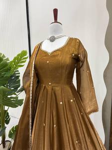 Ensemble élégant JMY en soie Kurti, pantalon et dupatta avec broderie et dupatta à dentelle sur quatre côtés – Tenue ethnique prête à porter - Product Image 6