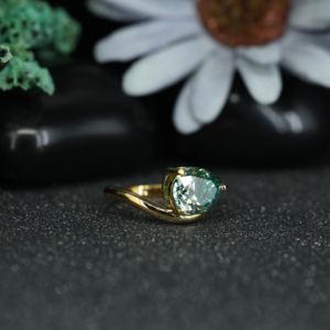 Anillo de compromiso de moissanita verde talla pera de plata de ley 925 chapado en oro para mujer, anillo solitario de diseñador al por mayor - Product Image 6