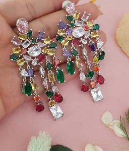 ต่างหูแฟชั่นดีไซน์เก๋ คุณภาพสูง ประดับคริสตัลระยิบระยับ เหมาะสำหรับผู้หญิง สวมใส่ในงานกลางคืน หรืองานปาร์ตี้ จากคอลเลคชั่นแฟชั่น - Product Image 2