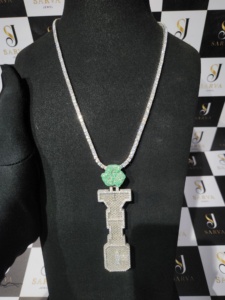 Pendentif de luxe pour homme en argent 925 avec moissanite, motif trèfle vert, serti baguette, cadeau - Product Image 5