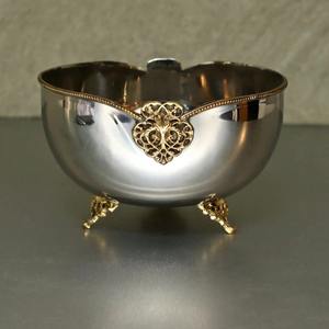 Elegante Tazón Decorativo Hecho a Mano, Ecológico, de Dos Tonos, Plateado y Dorado, con Patas Ornamentadas, Centro de Mesa Vintage - Product Image 1