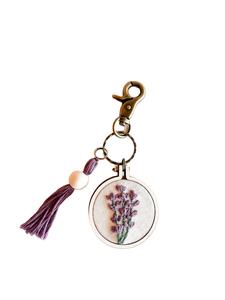 Llavero bordado con diseño de estrella en azul y dorado y llavero bordado a mano para niñas de la India. - Product Image 2