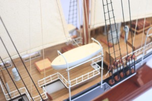 Maqueta de Barco Británico de Madera Natural Color Negro ENDURANCE - Artesanía Independiente para Decoración Náutica, Colección de Arte y Negocios - Product Image 5