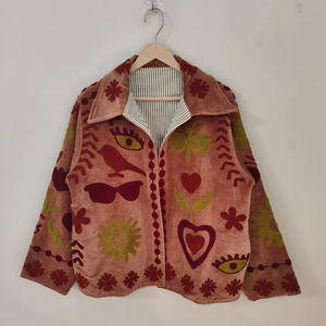 Chaqueta de terciopelo Suzani – Abrigo bohemio bordado con motivos de ojos y corazones, hecho a mano, colorido, para festivales, chaqueta artística única. - Product Image 1