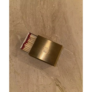 Boîte d'allumettes classique en aluminium avec logo en relief, allumettes de sécurité pour usage avec des bougies - Product Image 1