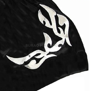 กางเกงมวยไทยผ้าคอตตอนโพลีเอสเตอร์พิมพ์ลายแบบซับลิเมชั่น ดีไซน์ล่าสุด ขายส่ง รับผลิตตามแบบ (OEM) ชุดศิลปะการต่อสู้สำหรับผู้ใหญ่ กางเกงสำหรับการต่อสู้ - Product Image 3