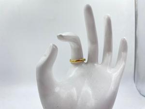 Bague minimaliste en laiton plaqué or fabriquée à la main - Product Image 3