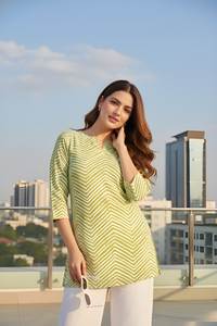 เสื้อทูนิคผ้าฝ้ายผสมลายเชฟรอนสีเขียวอ่อนสำหรับผู้หญิง คอกลม แขนสามส่วน ความยาวปกติ เย็บเต็มตัว ใส่ได้ทุกวัน - Product Image 4