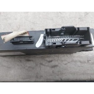 ECU และโมดูลคอมพิวเตอร์มือสองสำหรับรถยนต์ซีรีส์ 3 รุ่น 923704701 - Product Image 3