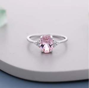 Anillo de Compromiso Ovalado de Morganita Rosa Natural Genuina en Plata de Ley 925 Chapada en Oro de 18K con Tres Piedras de Circonia Cúbica, Diseño Geométrico - Product Image 3