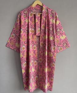 Kimono floral para mujer, manga tres cuartos, corte holgado con cinturón, vestido largo informal de color rosa tejido para mujer - Product Image 2