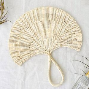 Adornos de pared de madera de alta calidad, abanicos de ratán hechos a mano para colgar en la pared. - Product Image 4